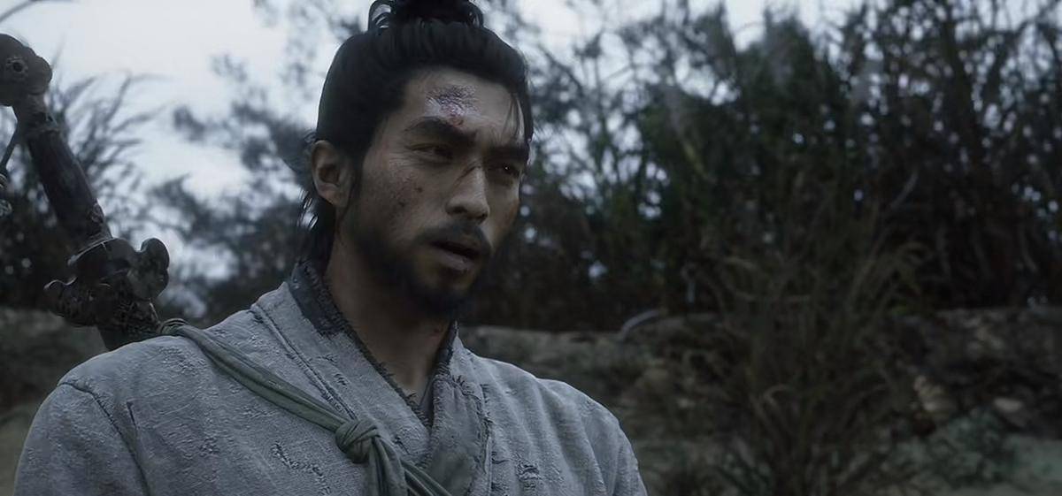 Close-up of the white-robed swordsman protagonist